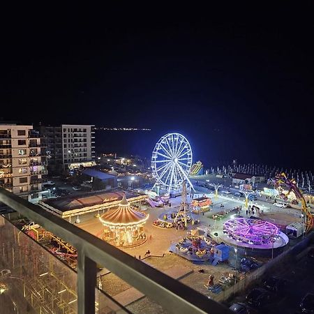 Mamaia Nord Vip Aparthotel Navodari Bagian luar foto