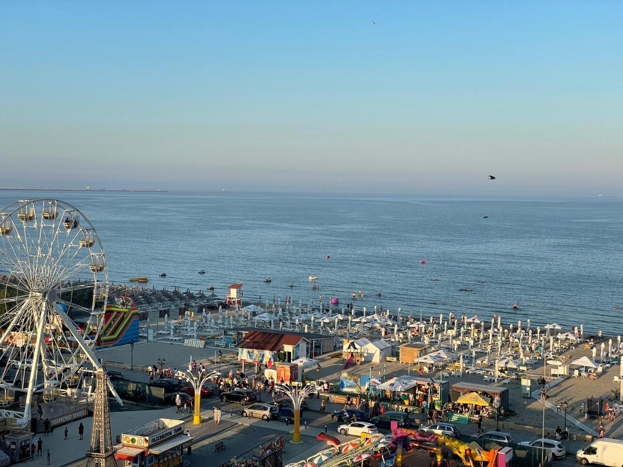 Mamaia Nord Vip Aparthotel Navodari Bagian luar foto