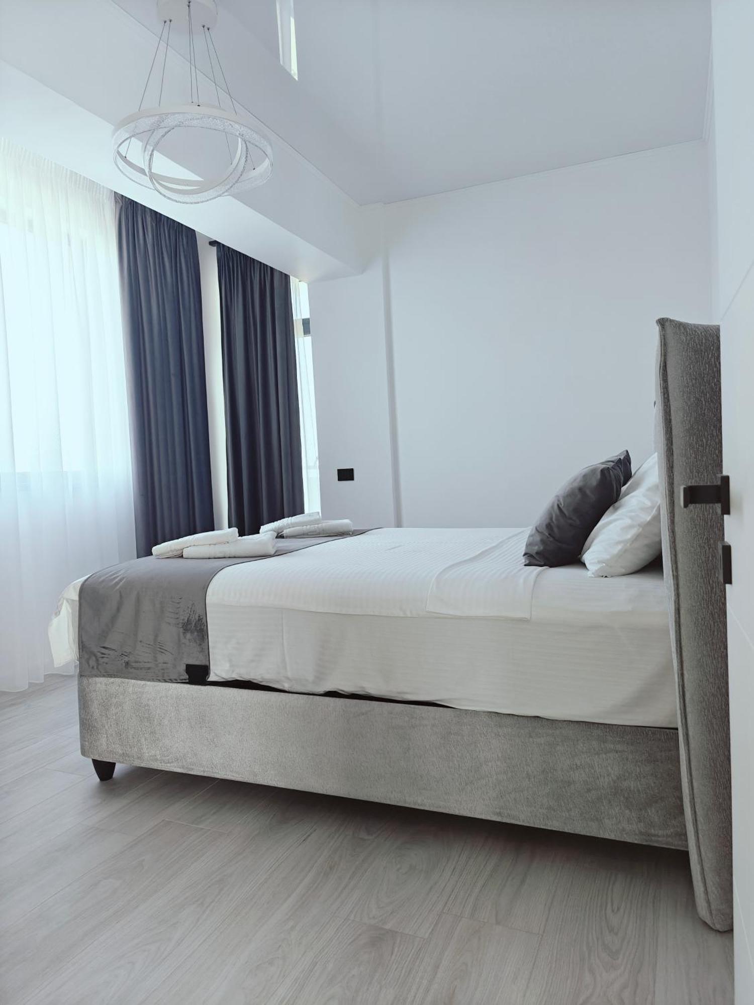 Mamaia Nord Vip Aparthotel Navodari Bagian luar foto