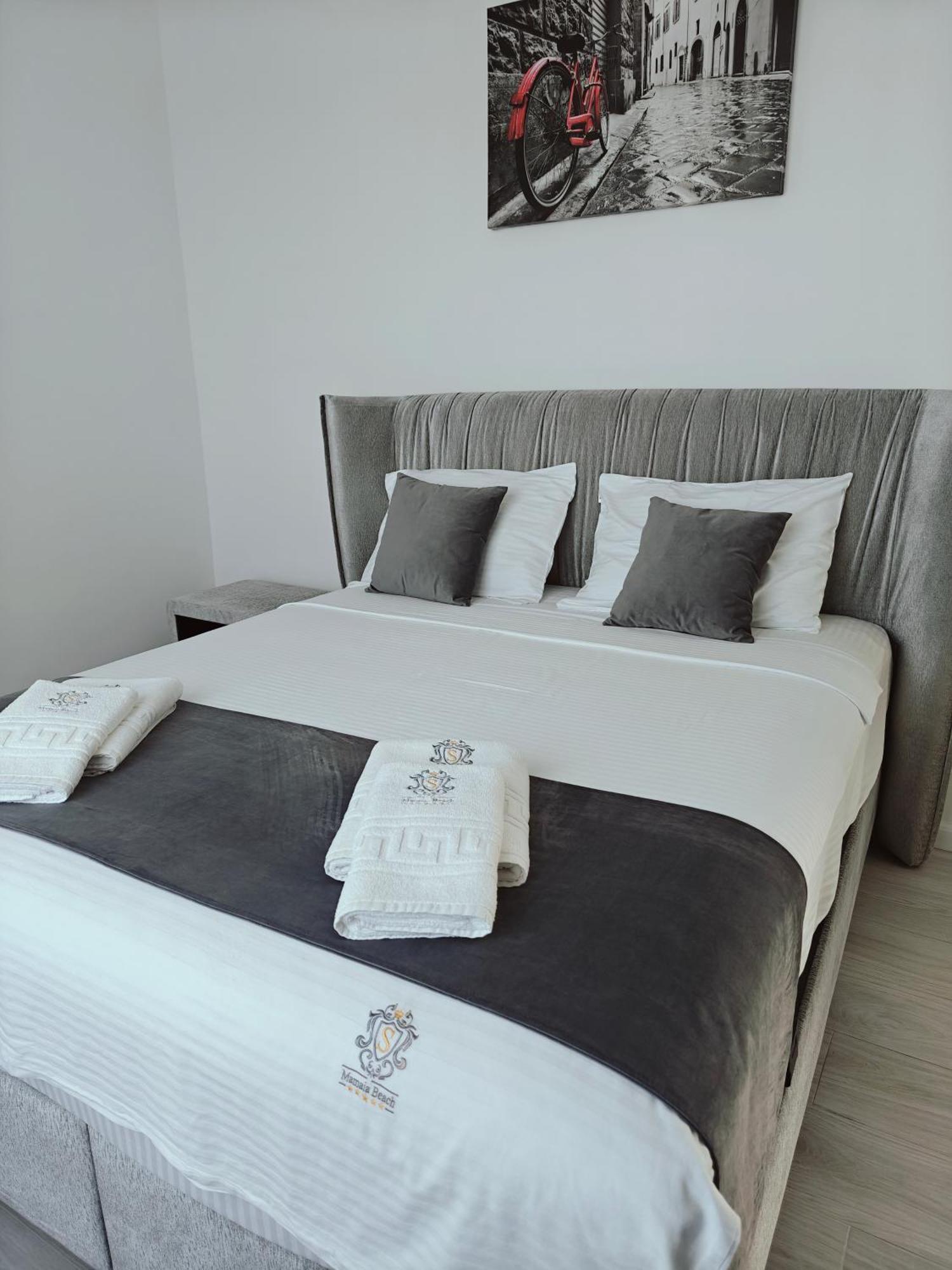 Mamaia Nord Vip Aparthotel Navodari Bagian luar foto
